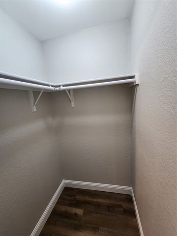 607 Hollyberry Drive, Mansfield, TX 76063