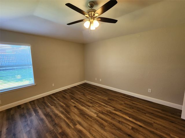 607 Hollyberry Drive, Mansfield, TX 76063