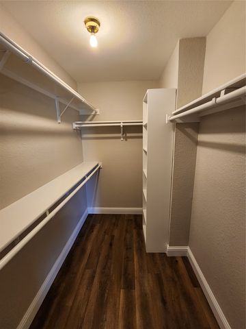 607 Hollyberry Drive, Mansfield, TX 76063