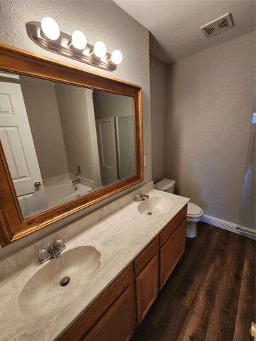 607 Hollyberry Drive, Mansfield, TX 76063