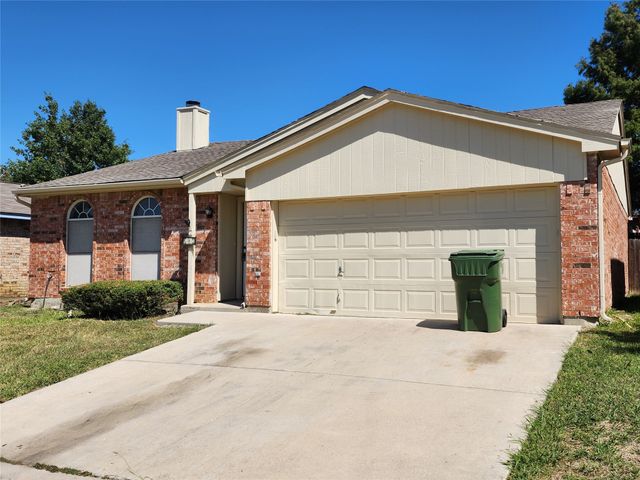 607 Hollyberry Drive, Mansfield, TX 76063