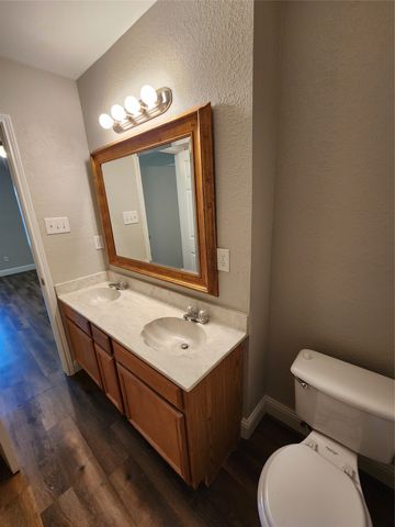 607 Hollyberry Drive, Mansfield, TX 76063