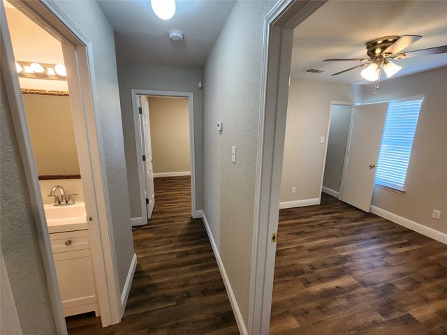 607 Hollyberry Drive, Mansfield, TX 76063