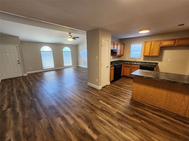 607 Hollyberry Drive, Mansfield, TX 76063