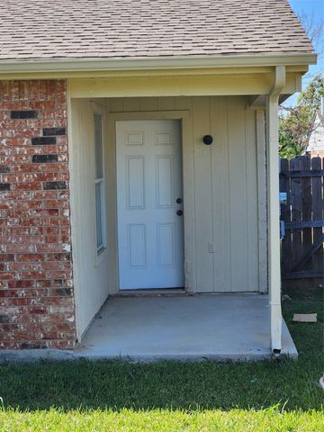 607 Hollyberry Drive, Mansfield, TX 76063
