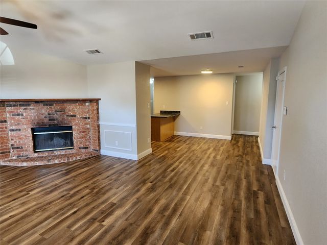 607 Hollyberry Drive, Mansfield, TX 76063