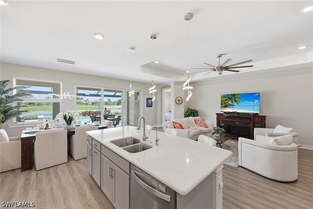 18699 Ensenada DR, Naples, FL 34114