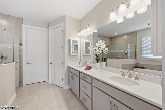 18699 Ensenada DR, Naples, FL 34114