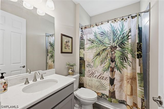 18699 Ensenada DR, Naples, FL 34114