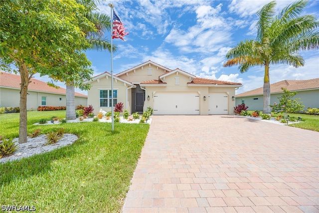 18699 Ensenada DR, Naples, FL 34114
