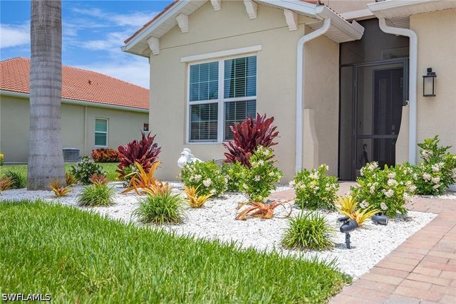 18699 Ensenada DR, Naples, FL 34114