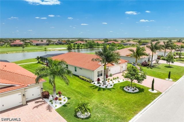18699 Ensenada DR, Naples, FL 34114