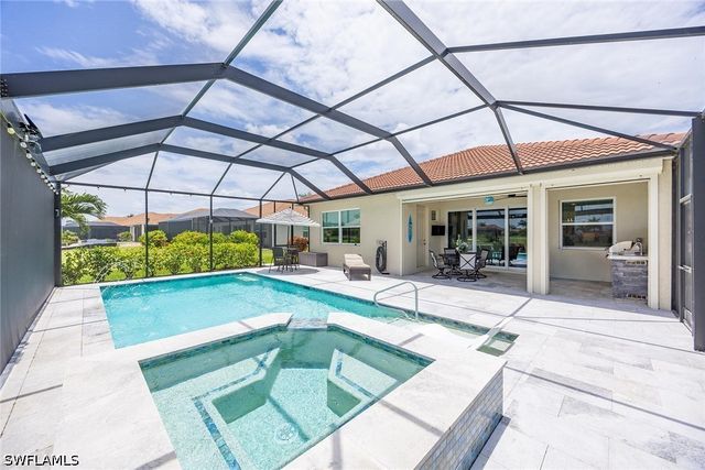 18699 Ensenada DR, Naples, FL 34114