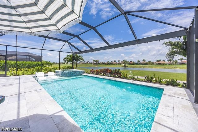 18699 Ensenada DR, Naples, FL 34114