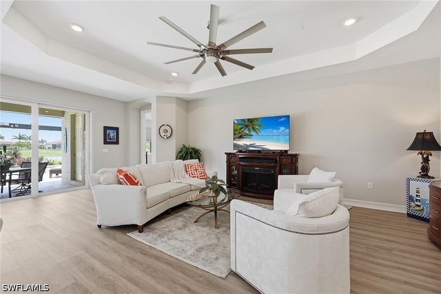 18699 Ensenada DR, Naples, FL 34114