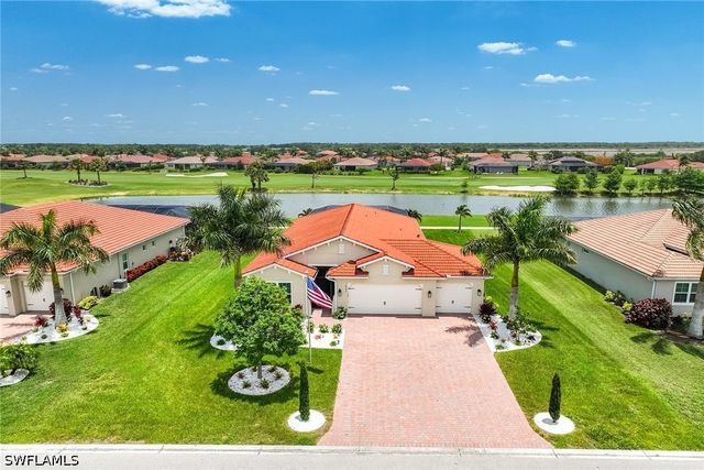 18699 Ensenada DR, Naples, FL 34114
