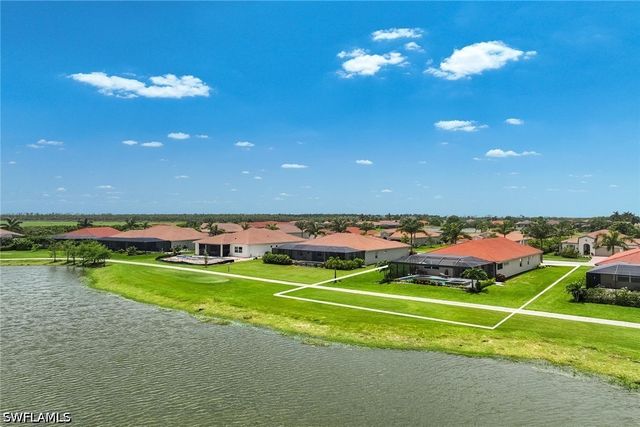 18699 Ensenada DR, Naples, FL 34114