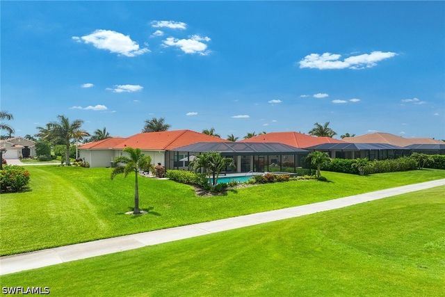 18699 Ensenada DR, Naples, FL 34114