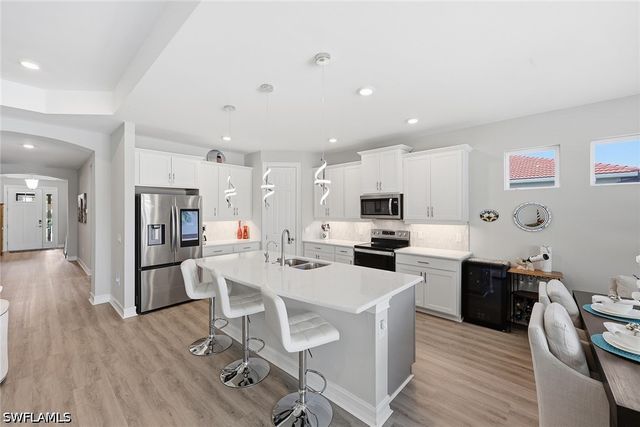 18699 Ensenada DR, Naples, FL 34114