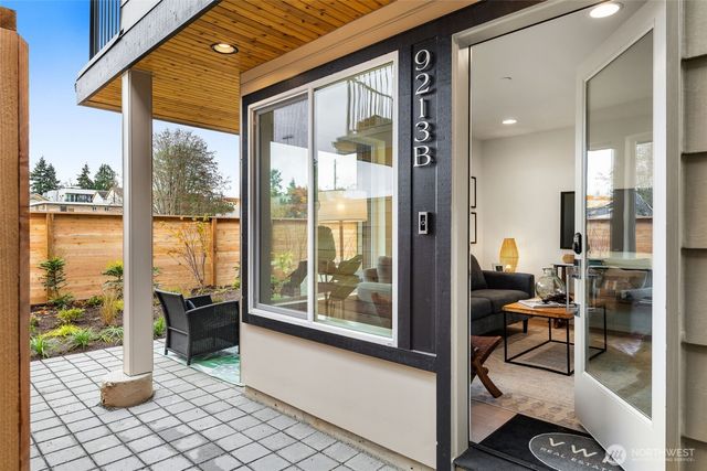 9223 B Densmore Avenue N, Seattle, WA 98103