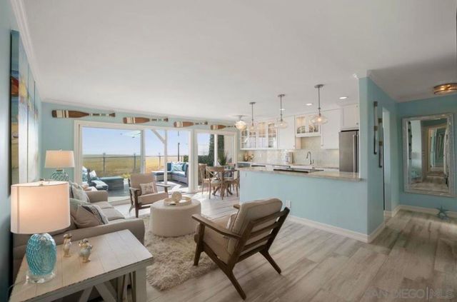 3999 Crown Point Dr 29, San Diego, CA 92109