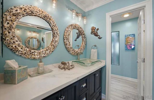 3999 Crown Point Dr 29, San Diego, CA 92109