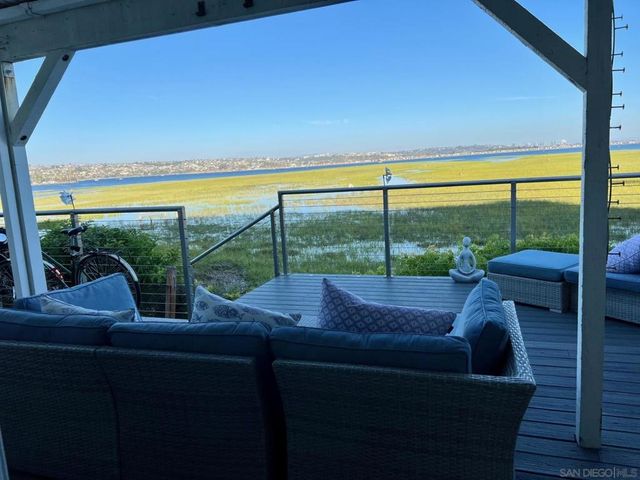 3999 Crown Point Dr 29, San Diego, CA 92109