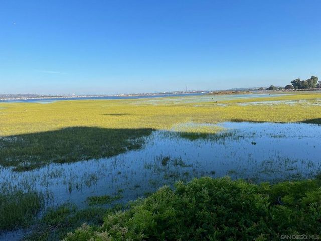 3999 Crown Point Dr 29, San Diego, CA 92109