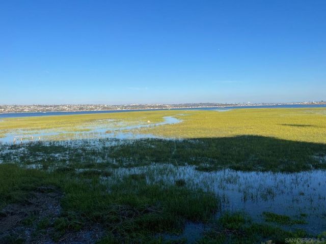 3999 Crown Point Dr 29, San Diego, CA 92109