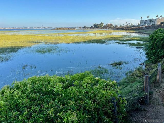 3999 Crown Point Dr 29, San Diego, CA 92109