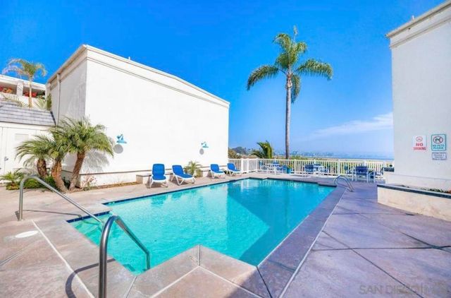 3999 Crown Point Dr 29, San Diego, CA 92109