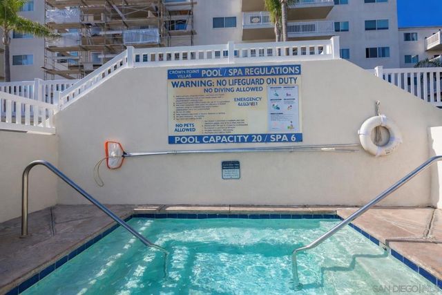 3999 Crown Point Dr 29, San Diego, CA 92109