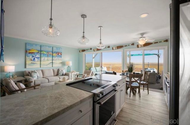 3999 Crown Point Dr 29, San Diego, CA 92109