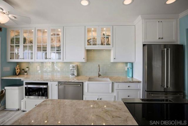 3999 Crown Point Dr 29, San Diego, CA 92109