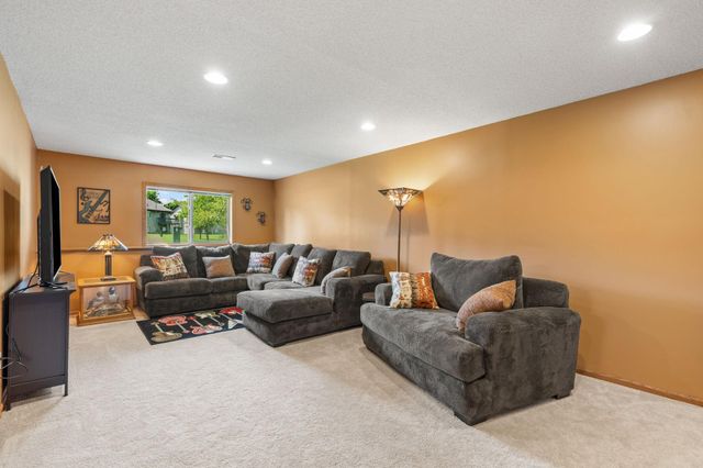 8337 Parkview Avenue NE, Otsego, MN 55330