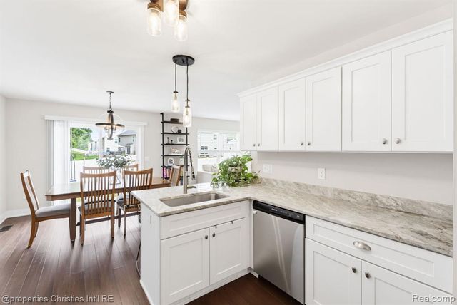 545 S Winding Drive, Waterford, MI 48328