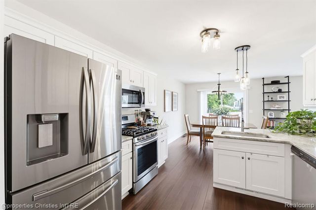 545 S Winding Drive, Waterford, MI 48328