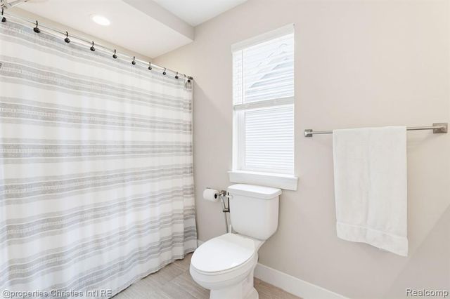 545 S Winding Drive, Waterford, MI 48328