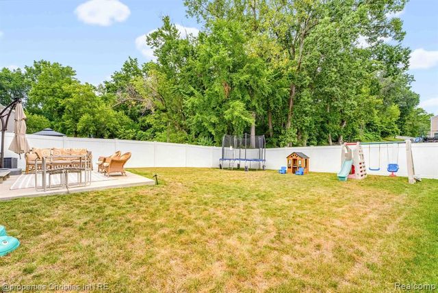 545 S Winding Drive, Waterford, MI 48328
