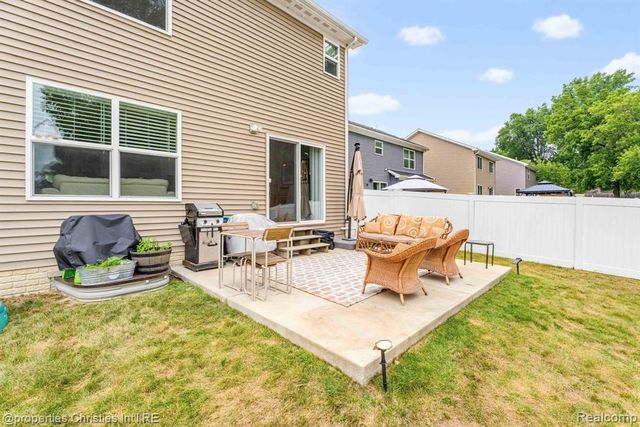 545 S Winding Drive, Waterford, MI 48328