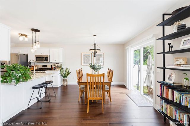545 S Winding Drive, Waterford, MI 48328