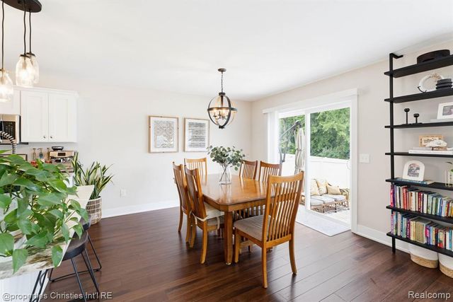 545 S Winding Drive, Waterford, MI 48328