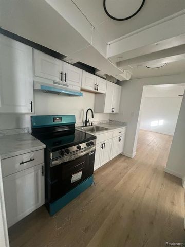28639 John R Road, Madison Heights, MI 48071