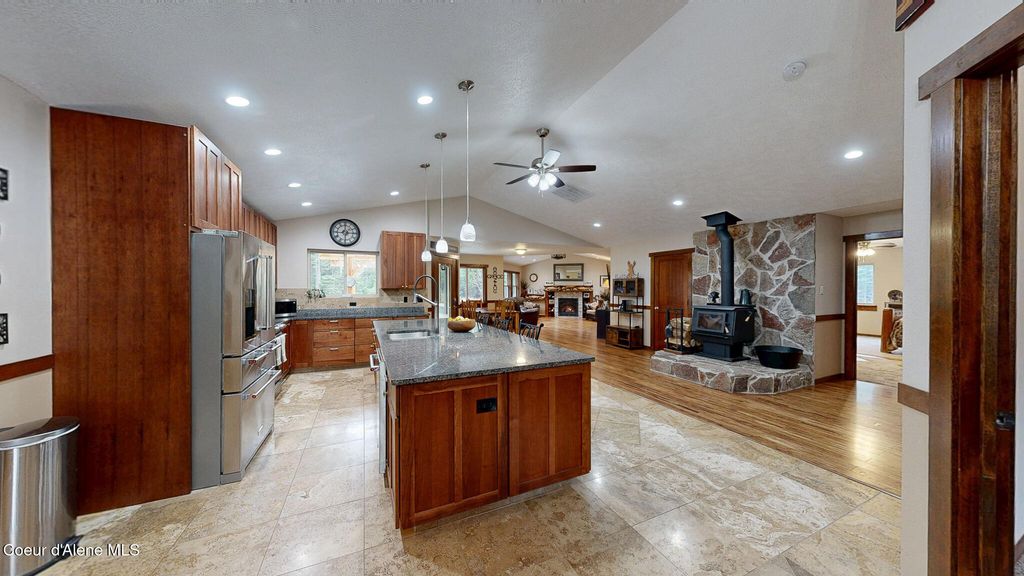 10570 E FAR CRY RD, Athol, ID 83801