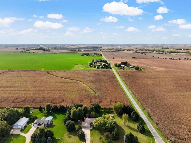 6707 Twin Lane Road, Sun Prairie, WI 53590