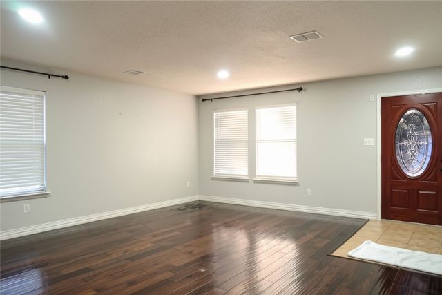 5440 Kleberg Drive, Grand Prairie, TX 75052