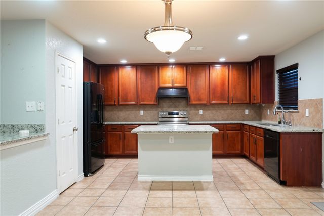 5440 Kleberg Drive, Grand Prairie, TX 75052