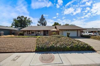 7648 Center Pkwy, Sacramento, CA 95823