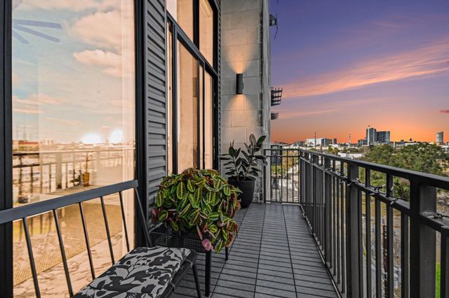 4820 Caroline Street 501, Houston, TX 77004