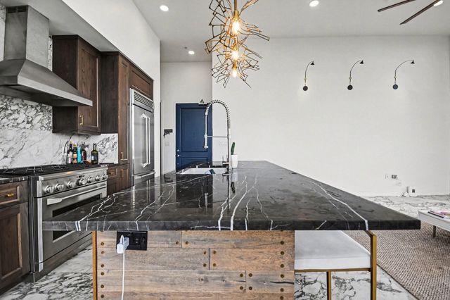 4820 Caroline Street 501, Houston, TX 77004